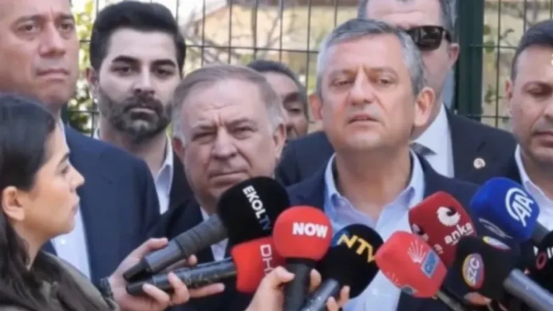 Özgür Özel'e Saldırı Şoku! CHP Liderinden İlk Sözler: Kavga Değil...
