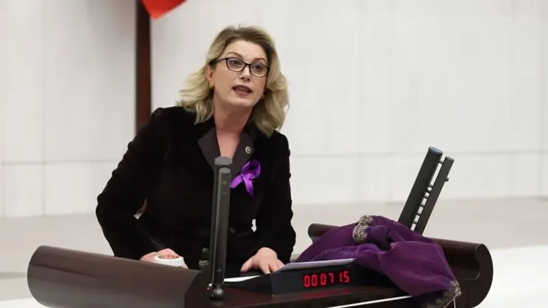 CHP'li Kaya'dan Silivri Ziyareti: Gençler Haksız Yere Tutuklu!