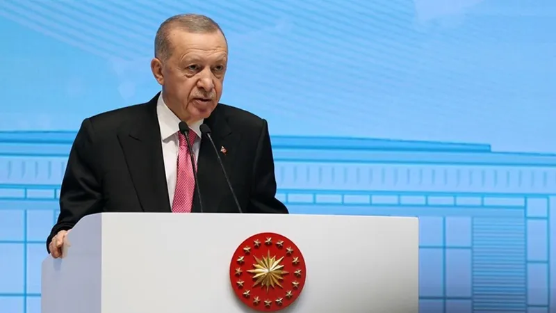 Erdoğan'dan Yargıya Sert Uyarı: Eleştiri mi, Parmak Sallamak mı?