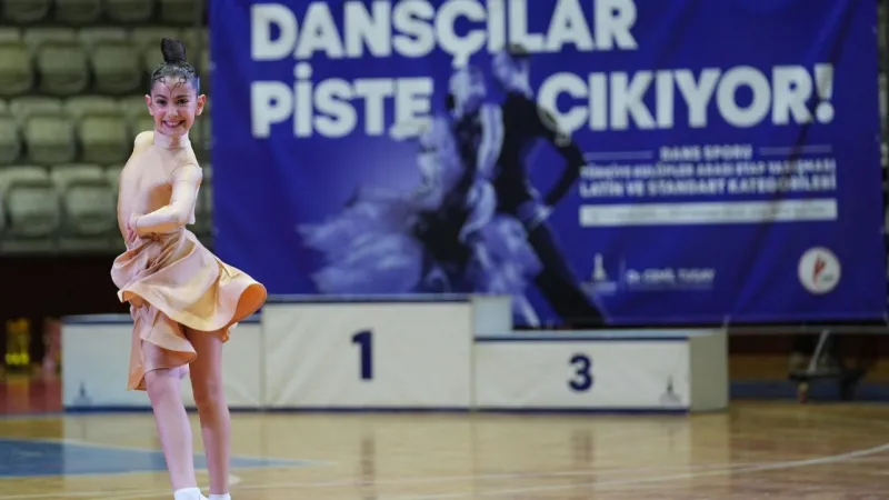 İzmir'de Dans Rüzgarı! 400 Dansçı Şampiyonluk İçin Yarışıyor