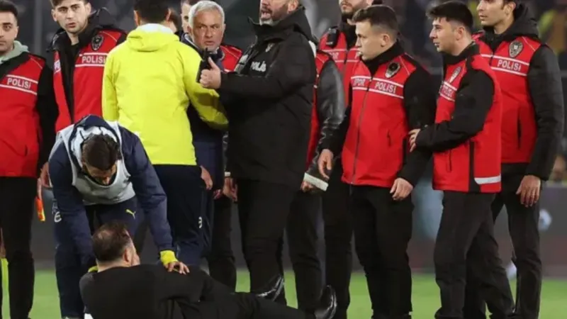 Mourinho'dan Okan Buruk'a Şok Hareket! Avrupa Basını Ayağa Kalktı!