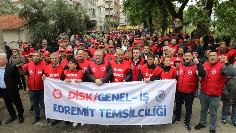 Edremit 1 Mayıs'ta Coştu! Başkan Ertaş İşçilerle Yürüdü!