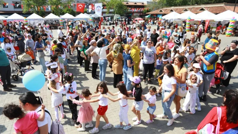 Efes Selçuk'ta 23 Nisan Coşkusu! Çocuklar Sokak Oyunlarıyla Eğlendi