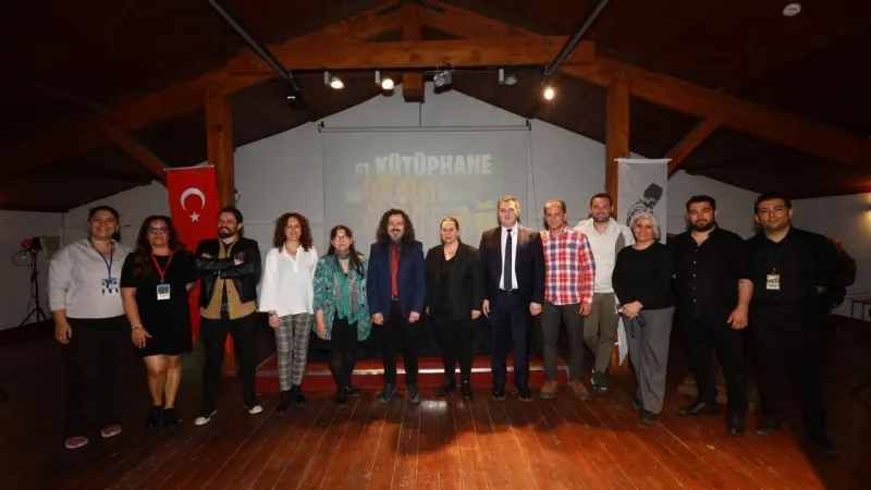 Efes'te Kitap Şöleni! Kütüphane Haftası Yapay Zeka ile Başladı