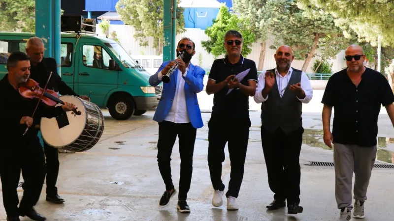 Davul Zurnayla Mahkeme Kararı! Denizli'de Akaryakıtçıdan İlginç Protesto
