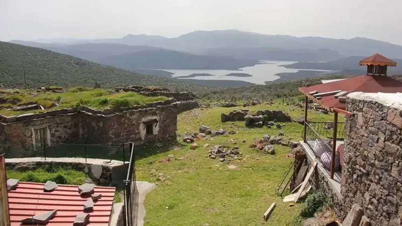 İzmir'in Sır Köyü: Cennetten Bir Köşe! Film Seti Gibi