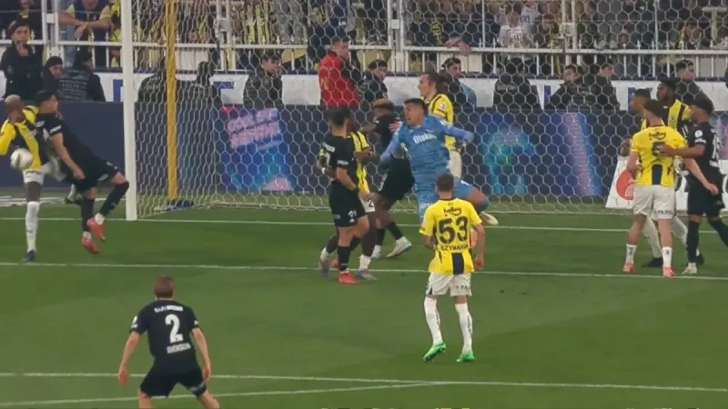 Talisca'nın Elinden Penaltı! Fenerbahçe-Beşiktaş Derbisinde Şok Anlar!
