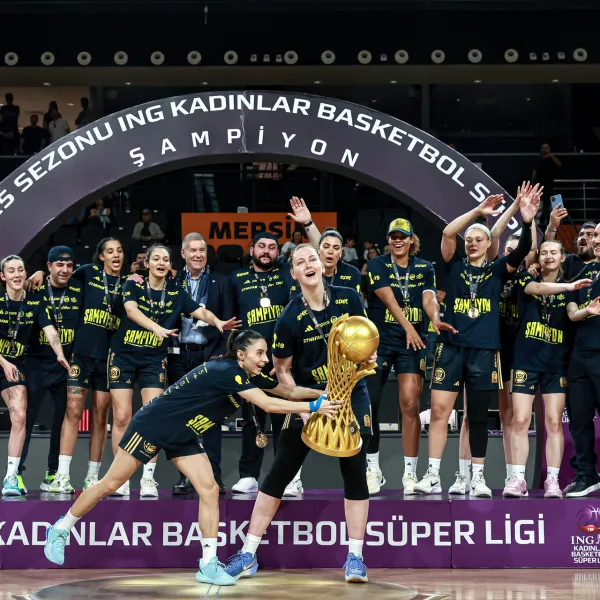 Fenerbahçe Opet Şampiyon! Kupa Töreninde Neler Yaşandı?