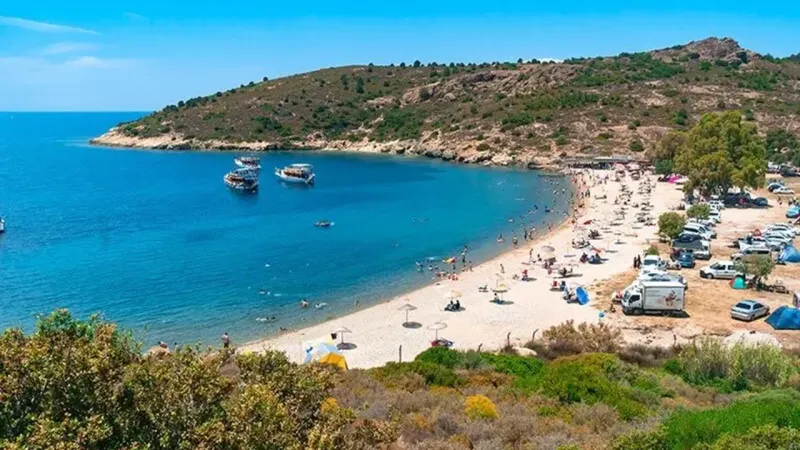 Foça'nın Saklı Cennetleri: Ücretsiz Koylar ve Plajlar Seni Bekliyor!