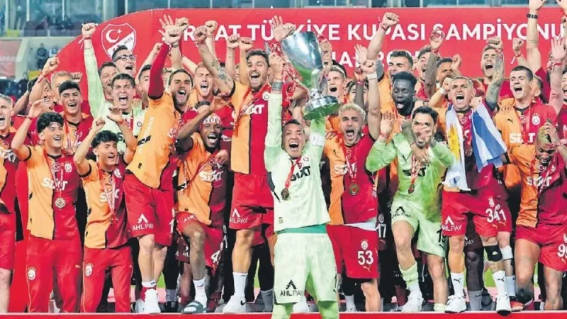 Galatasaray'dan Şampiyonluk Yüzyılı: Rakiplerine Fark Attı!