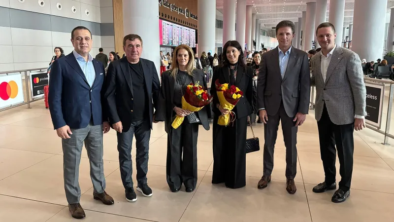Hagi ve Popescu İstanbul'da! UEFA Kupası Sırrı Ne?