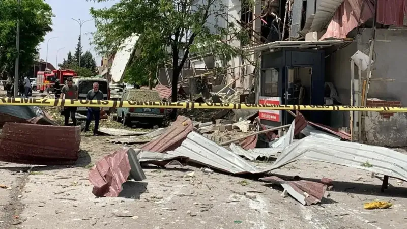 Gaziantep'te Halı Fabrikasında Korkunç Patlama! 7 Yaralı