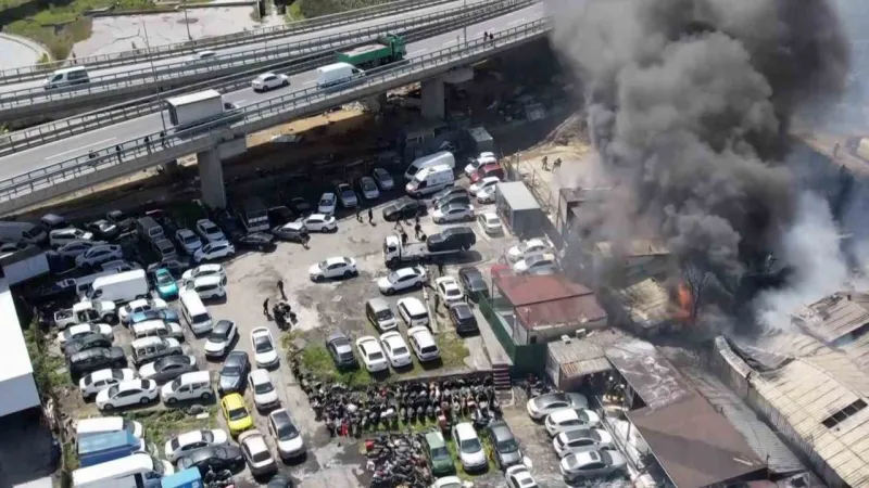 İstanbul'da Kimya Deposu Alev Alev! İkitelli'de Korkutan Yangın