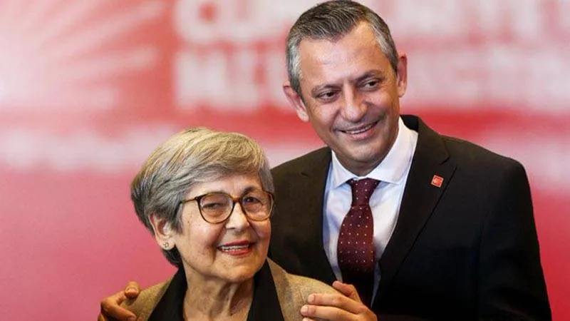 İmamoğlu'ndan Annelere Duygu Dolu Mesaj! Özgür Özel'den Sürpriz Telefon