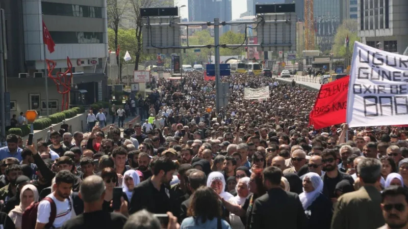 Sırrı Süreyya Önder'e Veda: İstanbul'da Duygu Dolu Yürüyüş!