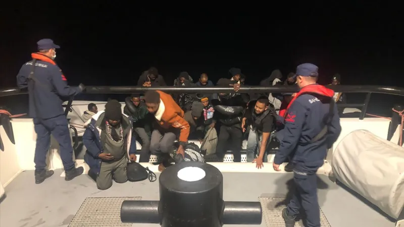 İzmir'de Göçmen Operasyonu! Sahil Güvenlik Alarmda