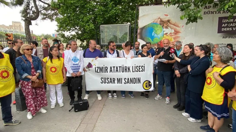 İzmir Atatürk Lisesi'nde Skandal! Veliler Ayaklandı, Mahkemeye Gidiyor