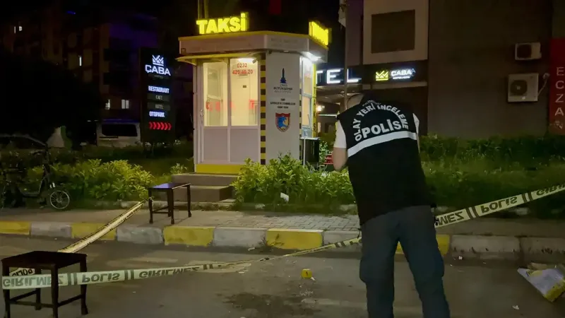 Buca'da Taksi Kavgası Kanlı Bitti: 1 Ağır Yaralı!