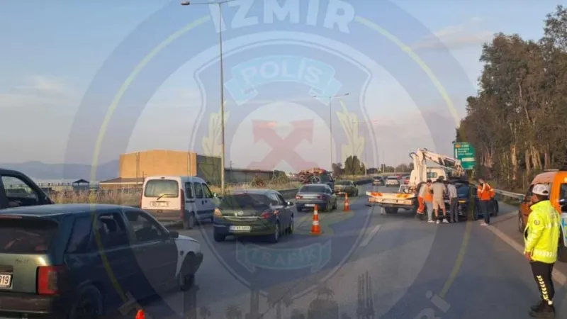 İzmir'de Kaza Kabusu! Otoyolda 3 Km'lik Yoğunluk Alarm Veriyor!