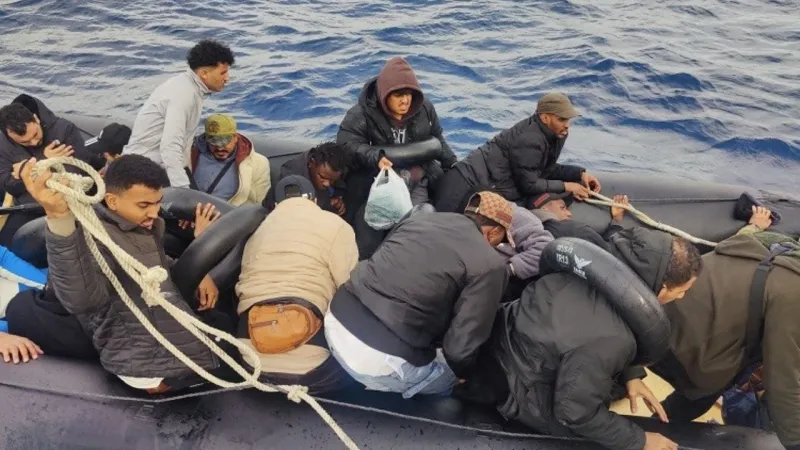 İzmir Sahilinde Dram! 24 Göçmen Ölümden Döndü!
