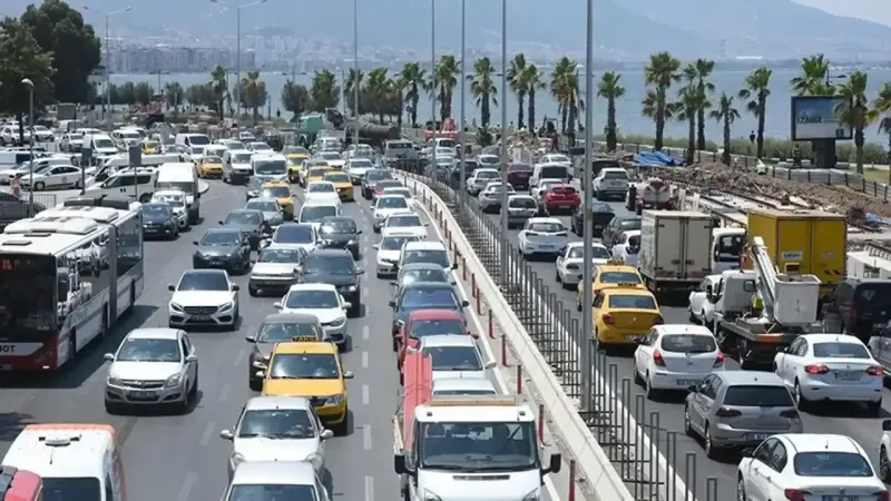 İzmir'de 19 Mayıs Trafiği Alarm Veriyor! Hangi Yollar Kapalı?