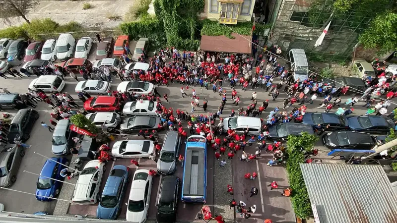 İzmir'de Şok Grev! 23 Bin İşçi İş Bıraktı, Şehir Durdu Mu?