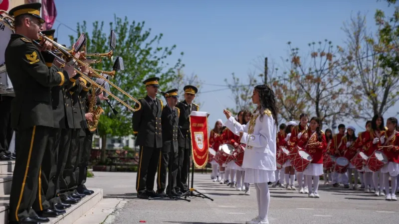 İzmir'de 23 Nisan Coşkusu! Meydanlar Marşlarla İnleyecek!