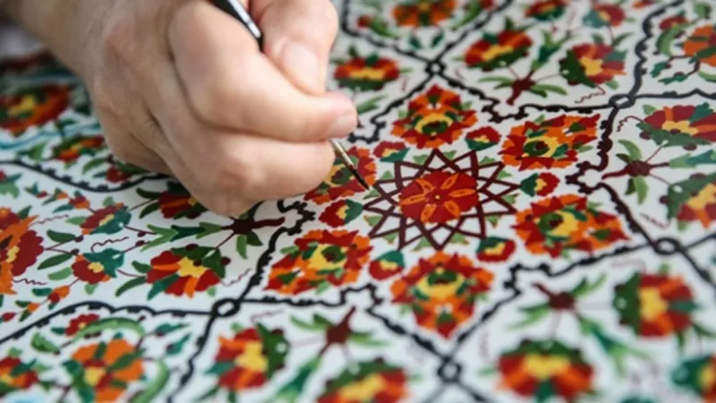 İzmir'de Sanat Şöleni: 5 Ülkeden 98 Sanatçı Aynı Sergide!