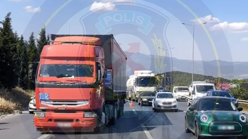İzmir'de Trafik Kabusu: Arızalı Araç 2.5 KM Kuyruk Oluşturdu!