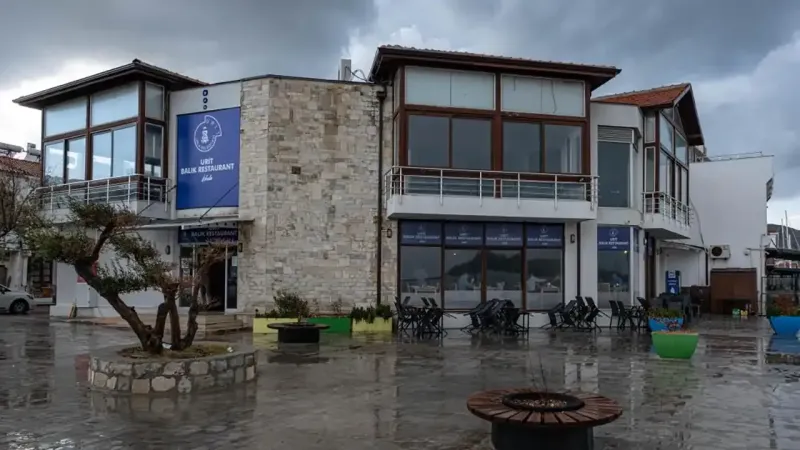 İzmir'de Balık Nerede Yenir? İşte O Mekan! Deniz Manzarası Şart!