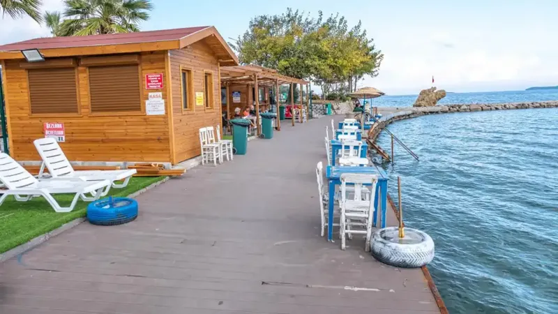 İzmir'de Denize Sıfır Cennet! Urla Gelinkaya Kafe Fiyatları Şok Etti!