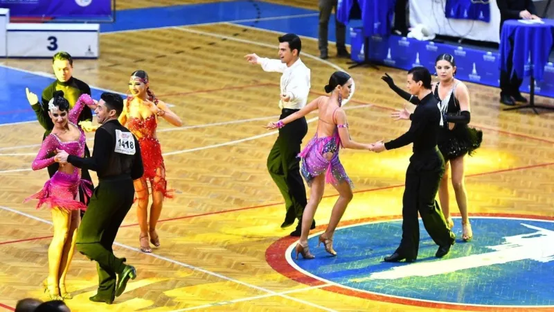 İzmir'de Dans Rüzgarı! 400 Sporcu Şampiyonluk İçin Yarıştı