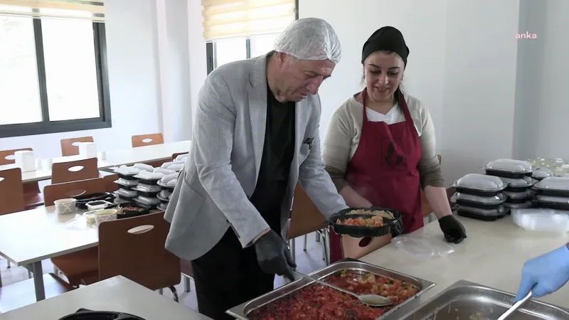 İzmir'de Öğrenci Dostu Dayanışma Mutfağı! Ücretsiz Yemek Müjdesi