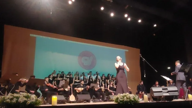 İzmir'de Duygu Seli! ÇYDD Dinletisiyle Coşku Dorukta