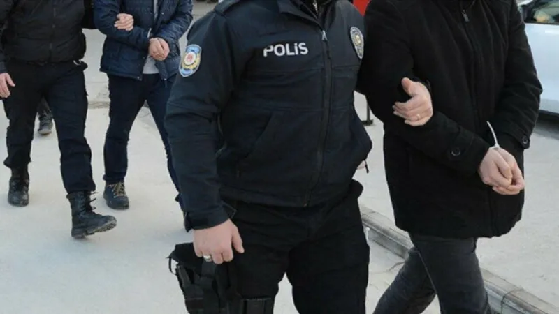 İzmir'de FETÖ Operasyonu! MİT ve Jandarma'dan Şafak Baskını