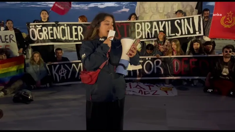 İzmir'de Gençlik Yürüyüşü: Korkuyorlar, Susturamayacaklar!