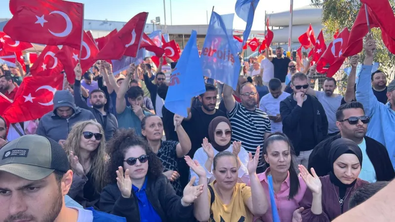 İzmir'de Grev Alarmı! TPI İşçileri İş Bırakma Eylemi Başlattı!