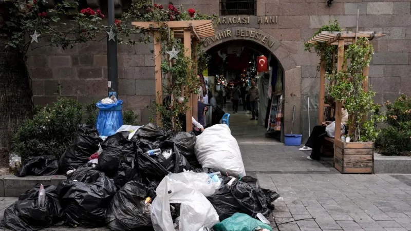 İzmir'de Çöp Krizi! Kemeraltı Çarşısı Çöplüğe Döndü!