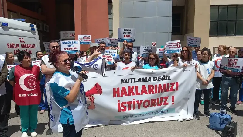 İzmir'de Hemşirelerden İsyan: Sağlık Sistemi Alarm Veriyor!
