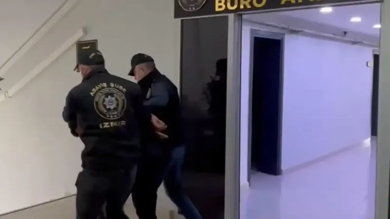 İzmir'de Kanlı Kız Kavgası! 1 Ölü, 9 Tutuklu: Şok Detaylar!