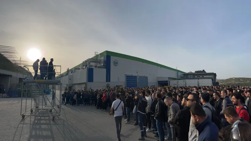 İzmir'de İşçiler Greve Gidiyor! Petrol-İş'ten Kritik Karar