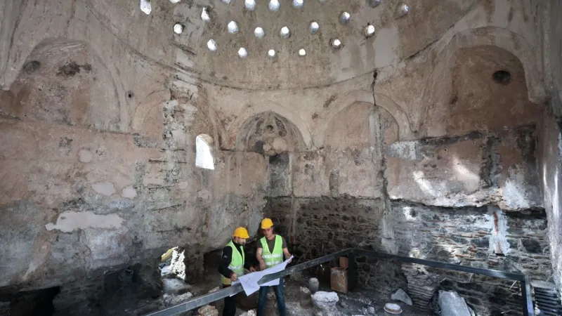 İzmir'de Tarihi Hamamda Sürpriz Gelişme! Restorasyon Yeniden Başladı