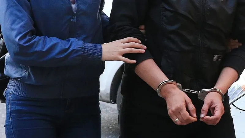 İzmir'de Satırlı Dehşet! Trafik Kavgasında Kan Aktı