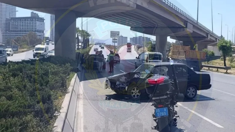 İzmir'de Trafik Felci! Altınyol'da Kaza, Şehir Kilit!