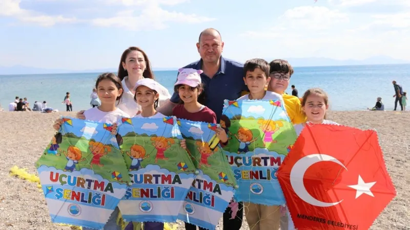 İzmir'de Gökyüzü Şenleniyor! 14. Uçurtma Festivali Coşkusu!