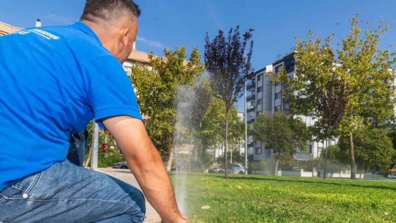İzmir'de Susuz Yaz Alarmı! Parklarda Akıllı Sulama Devrimi Başlıyor