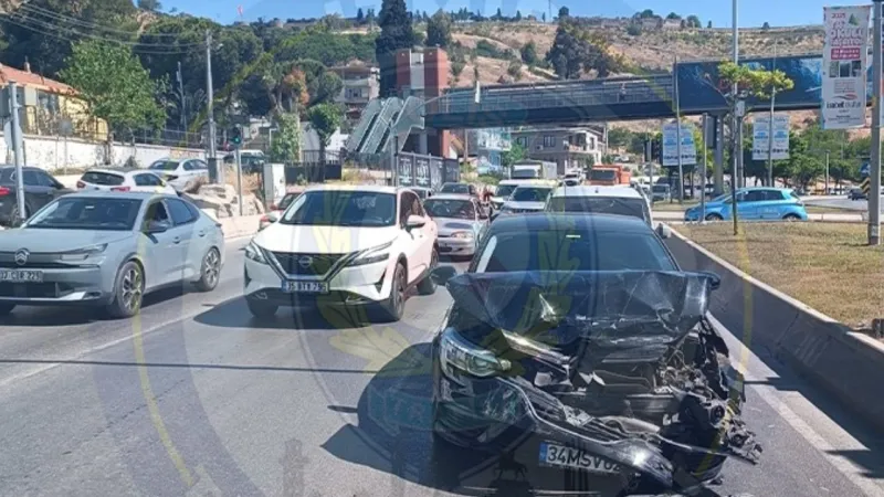 İzmir'de Kabus! Yeşildere Caddesi'nde Kaza, Trafik Felç!