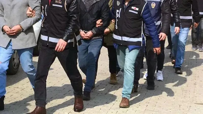 İzmir'de Uyuşturucu Operasyonu! Zehir Tacirleri Yakalandı!
