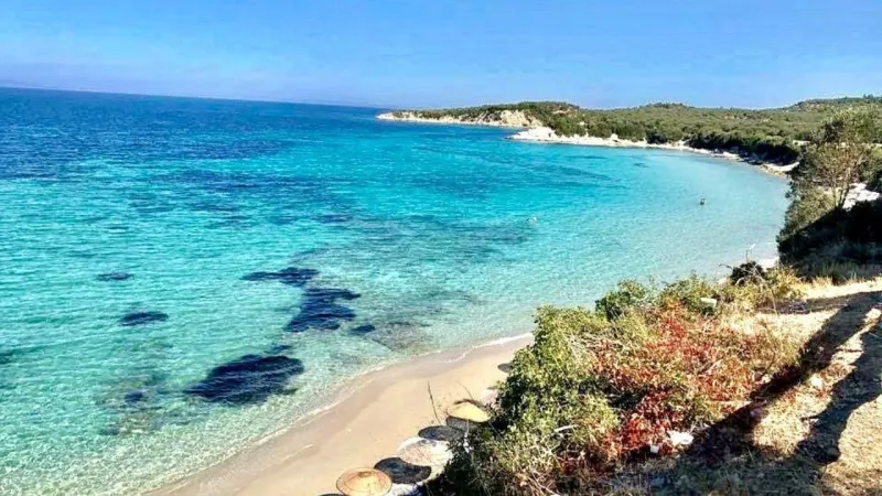 İzmir'e Yakın Saklı Cennet: Dikili'nin Ücretsiz Koyları Keşfedilmeye Değer!