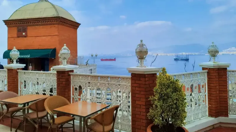 İzmir'de 25 TL'ye Manzara Keyfi! Tarihi Asansör'de Neler Var?